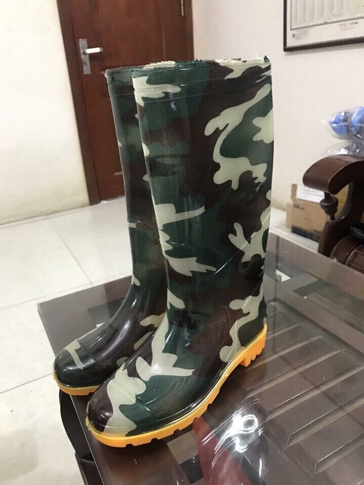 Ủng nam rằn ri đế vàng