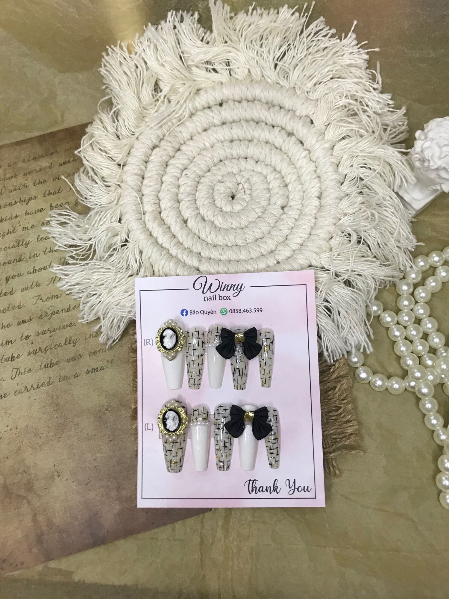 Nailbox móng up móng giả trắng đen kẻ dạ