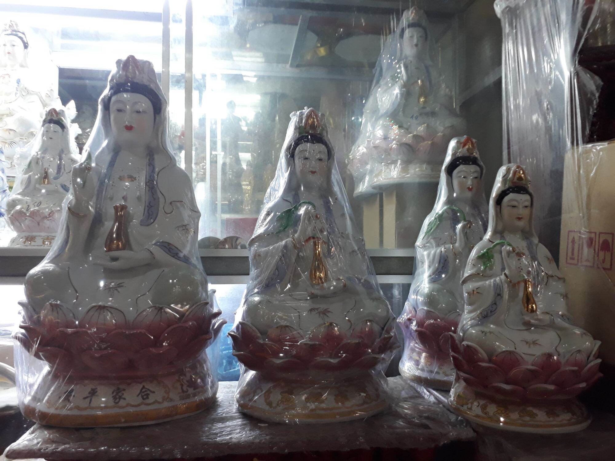 Tượng Quan âm sứ  lan tím