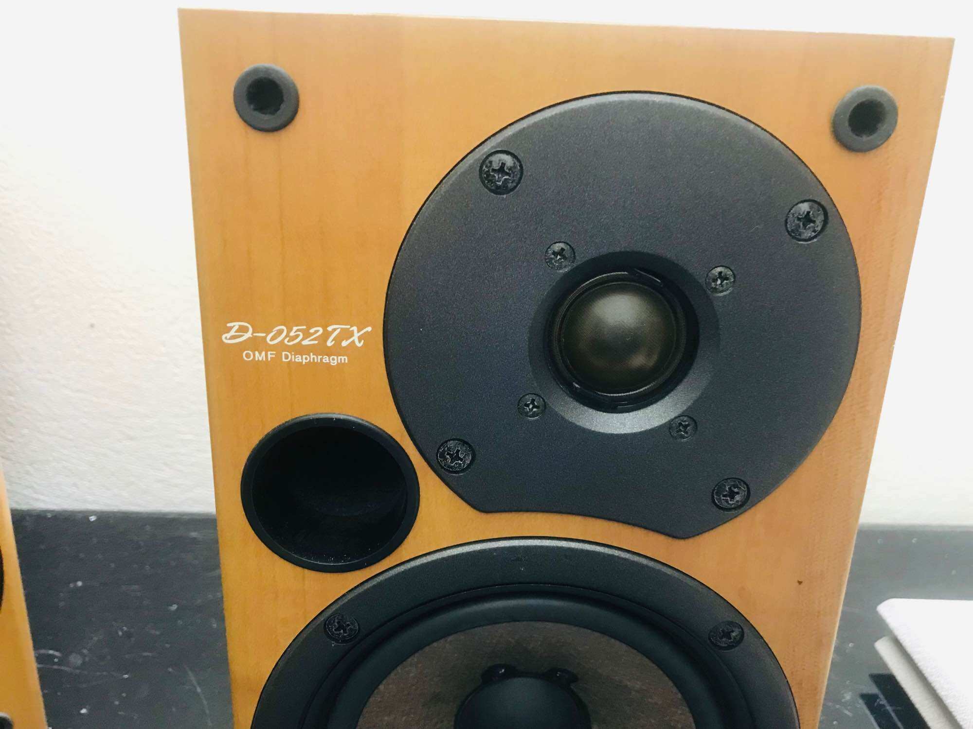 Đôi loa Onkyo D-052TX