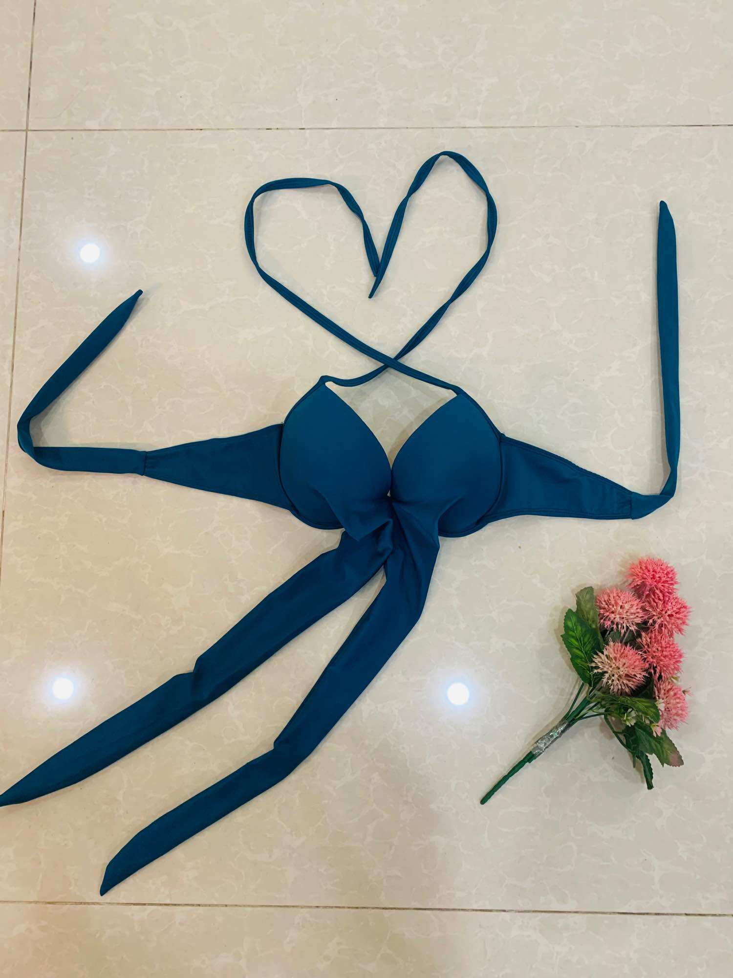 Các mẫu áo bikini bán lẻ