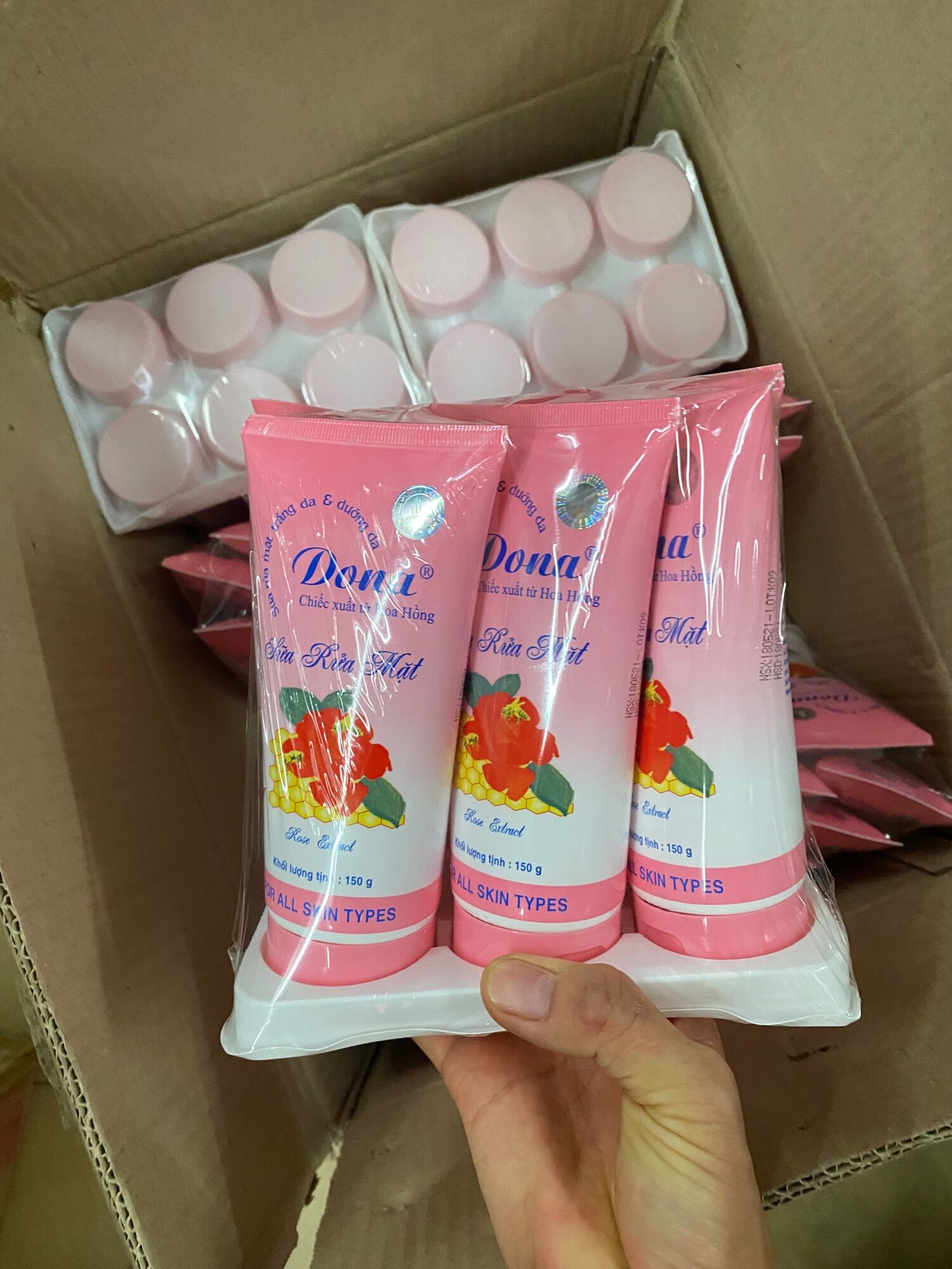 Sữa rửa mặt Dona