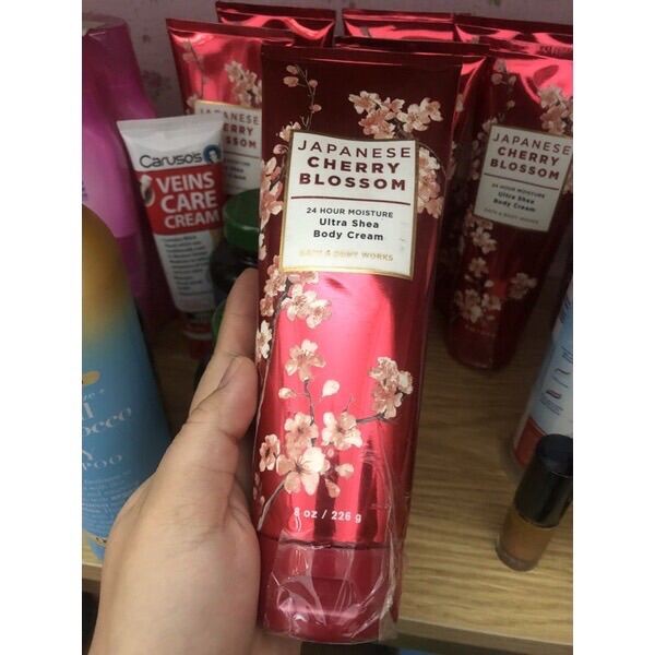 Kem dưỡng Body Cream Bath and Body Works Japanese Cherry Blossom 226g