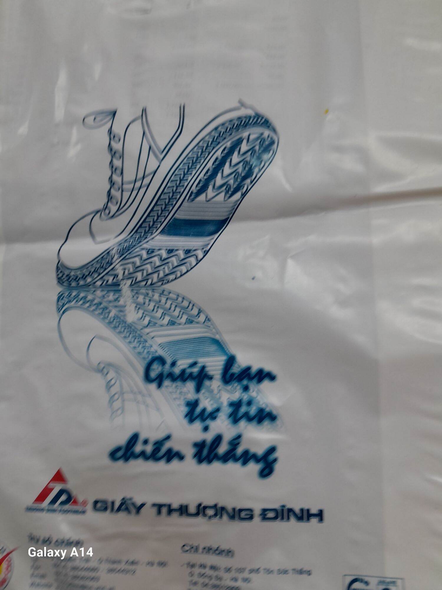 Giầy Thượng Đình đá bóng