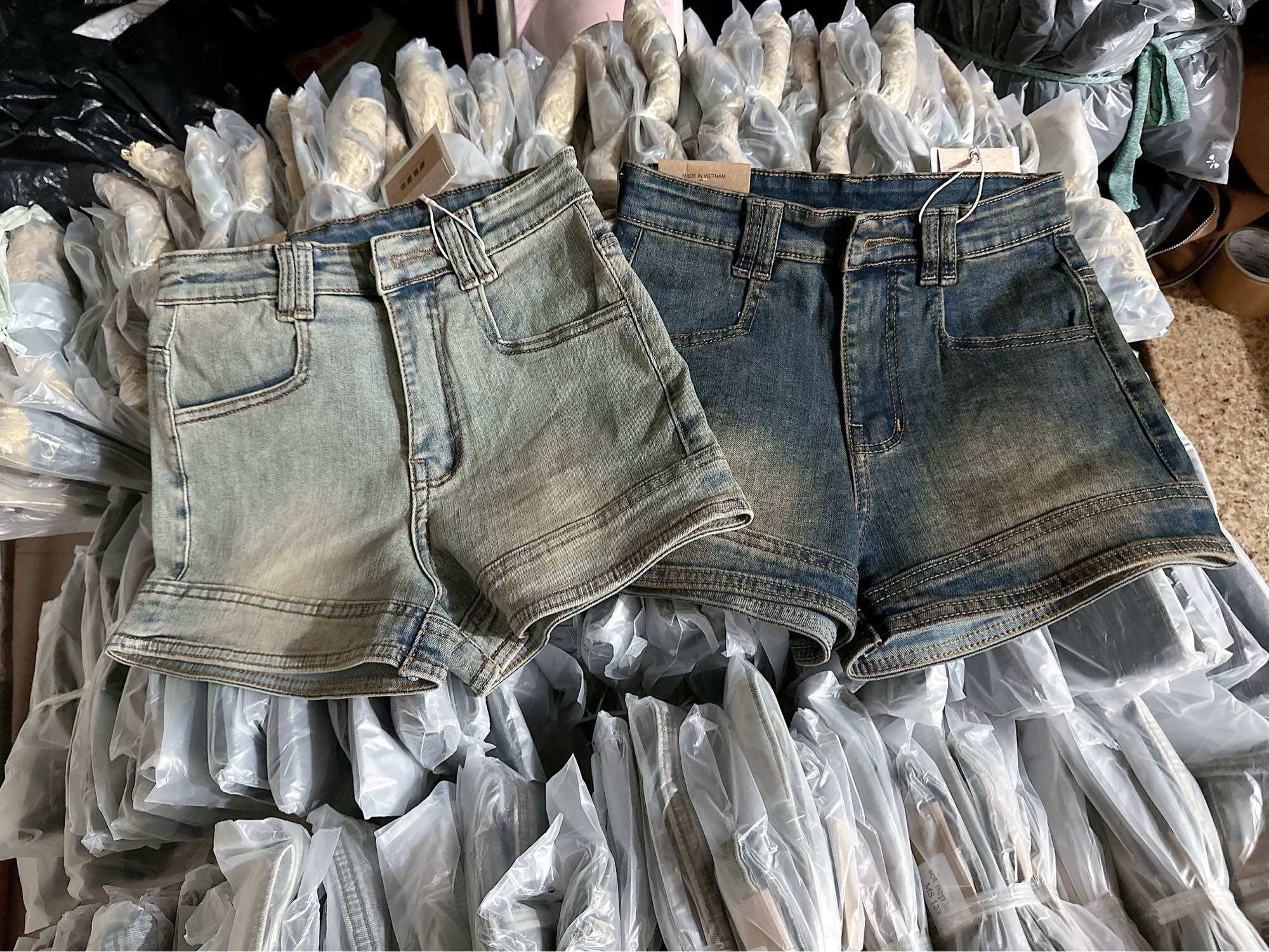 quần đùi jean rách hot trend cw