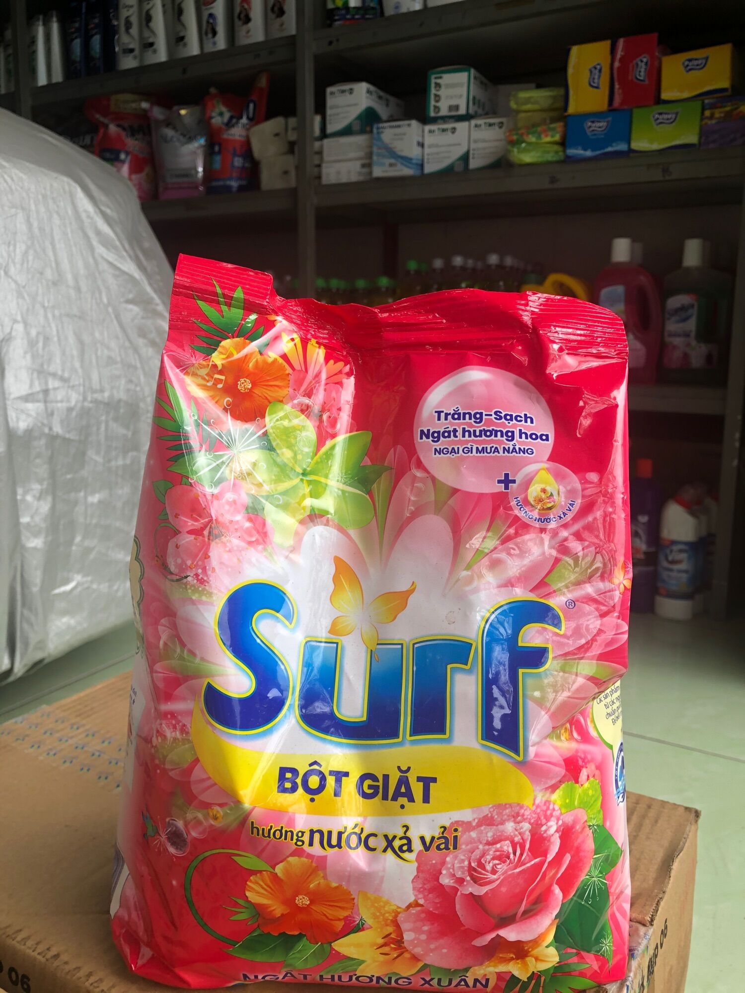 Bột giặt Surf hương nước hoa 2kg