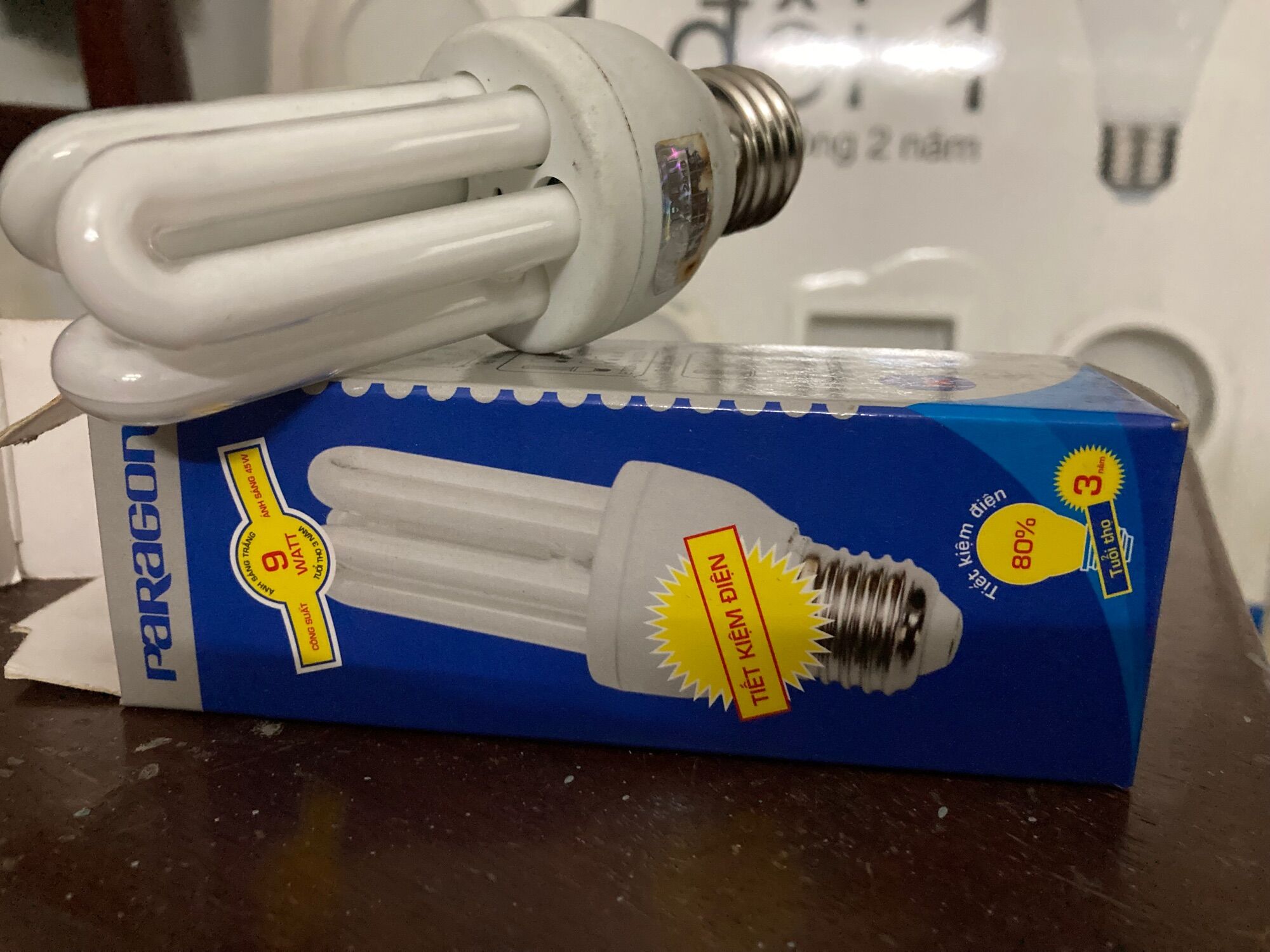 Bóng đèn compact paragon 9W