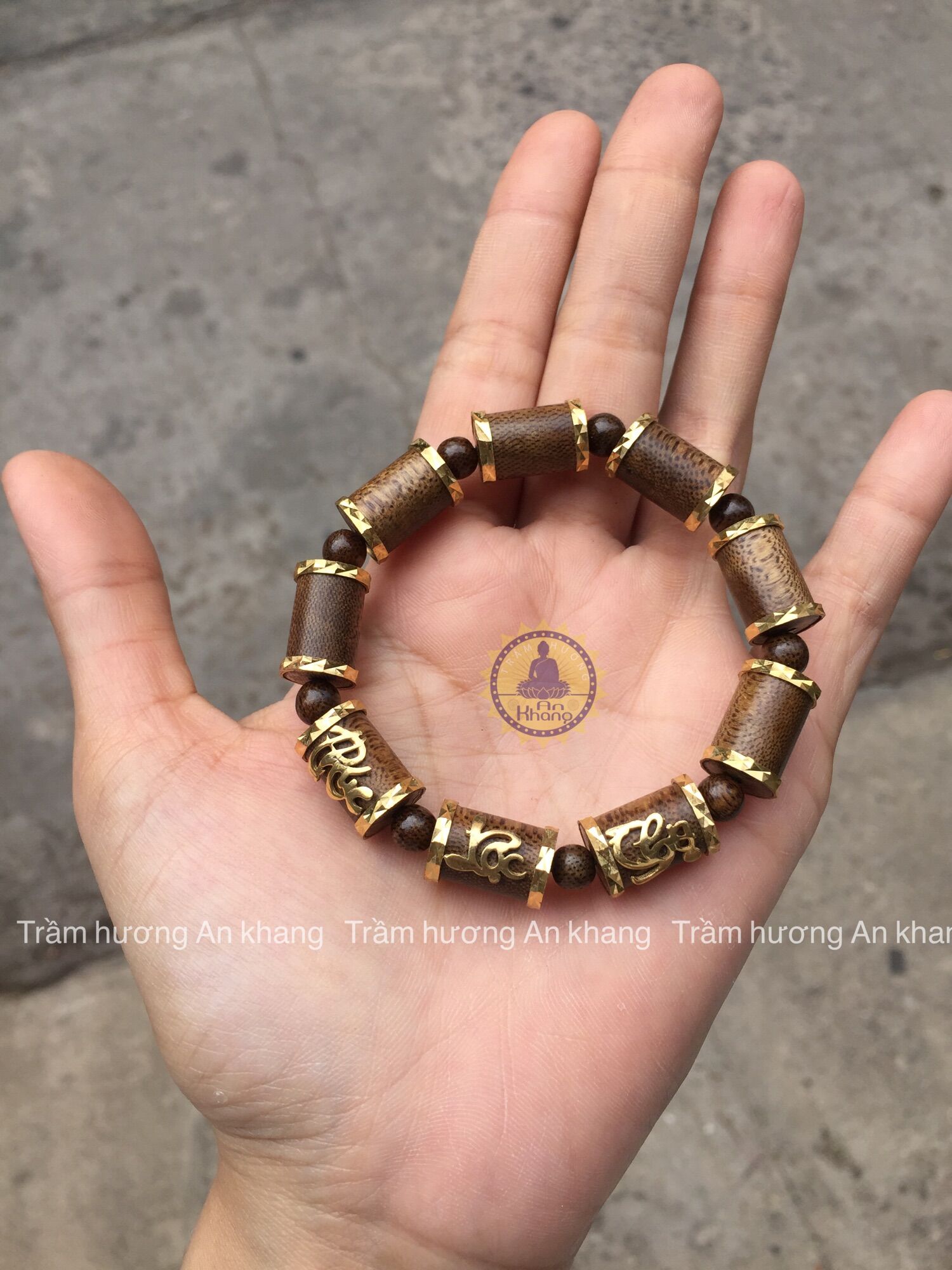 Vòng tay trầm hương tốc tự nhiên