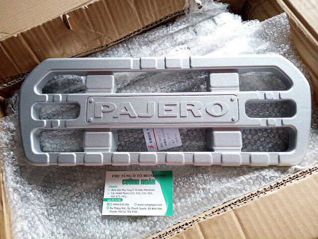 Tấm bậc bước - bệ bước cửa sau (Step plate rear) Pajero V31 V32 V33 V43 V45 V46 MB769852