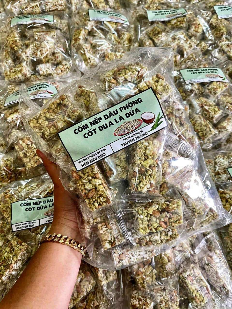 Cốm nếp dứa Lâm An loại 1 , KL 500g (Cốm nếp dứa nước cốt dừa đậu phộng siêu giòn)