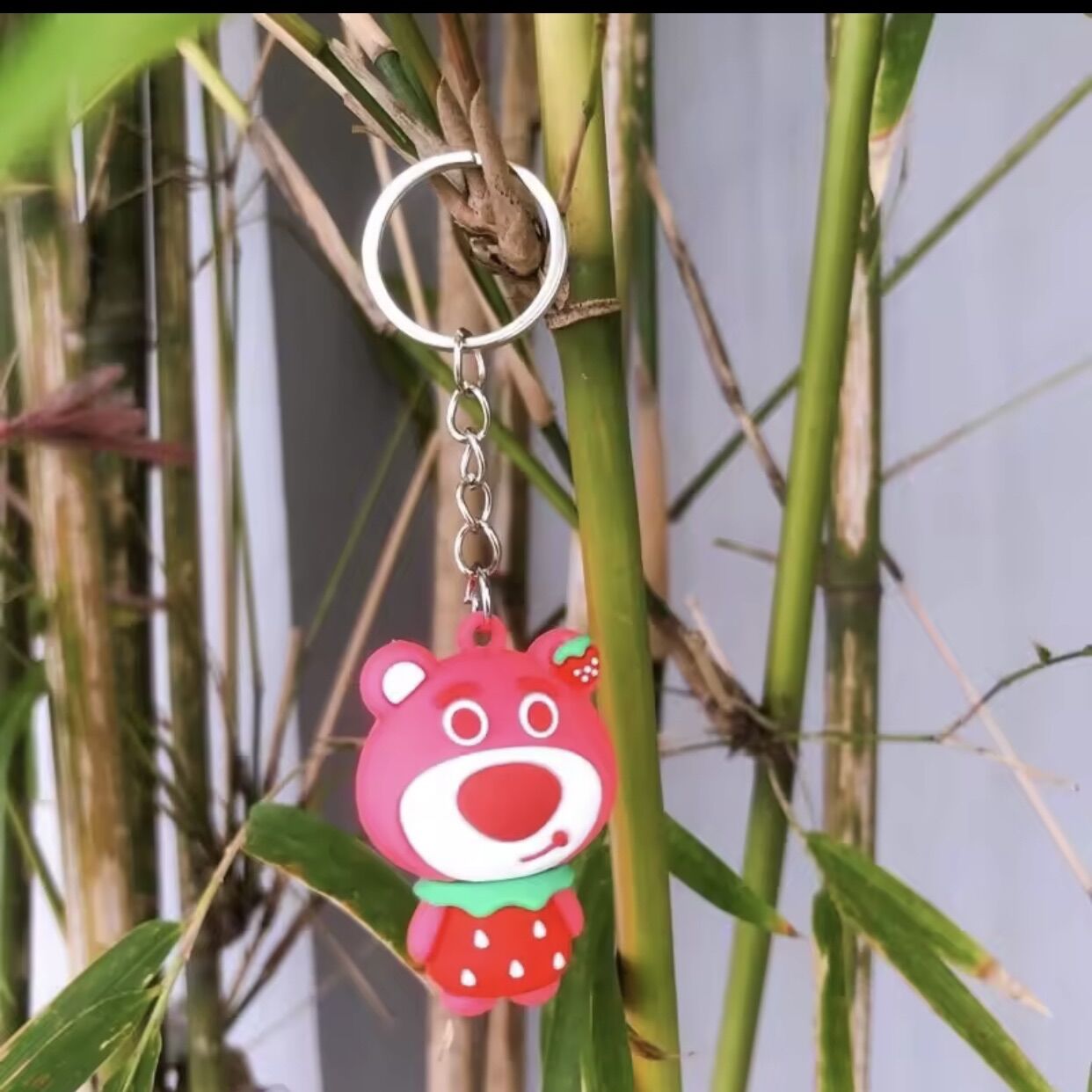 MÓC KHOÁ SILICON GẤU DÂU LOTSO