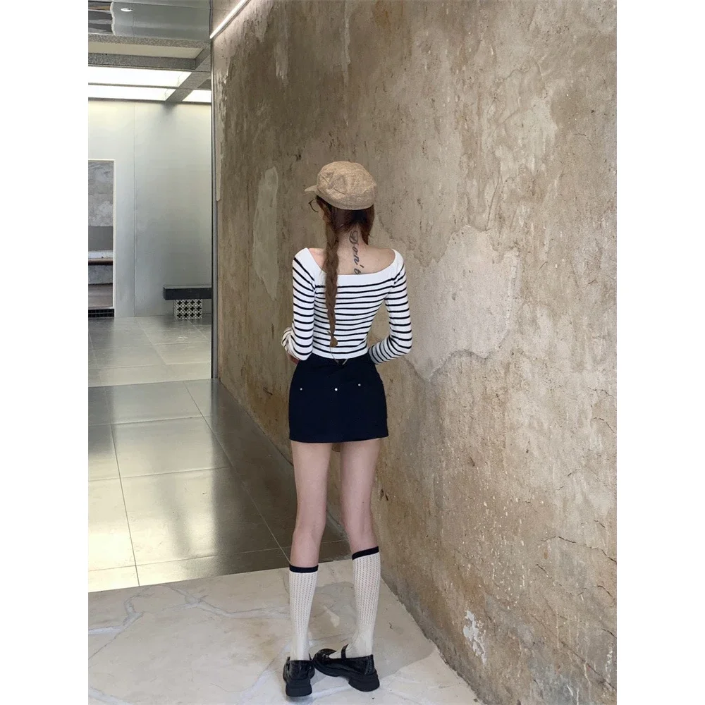 Áo croptop trễ vai sọc tay dài