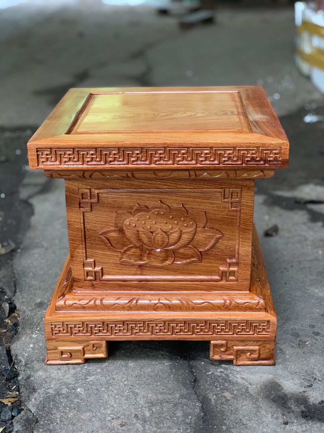 Đôn sen kê loa,kê tượng gỗ hương