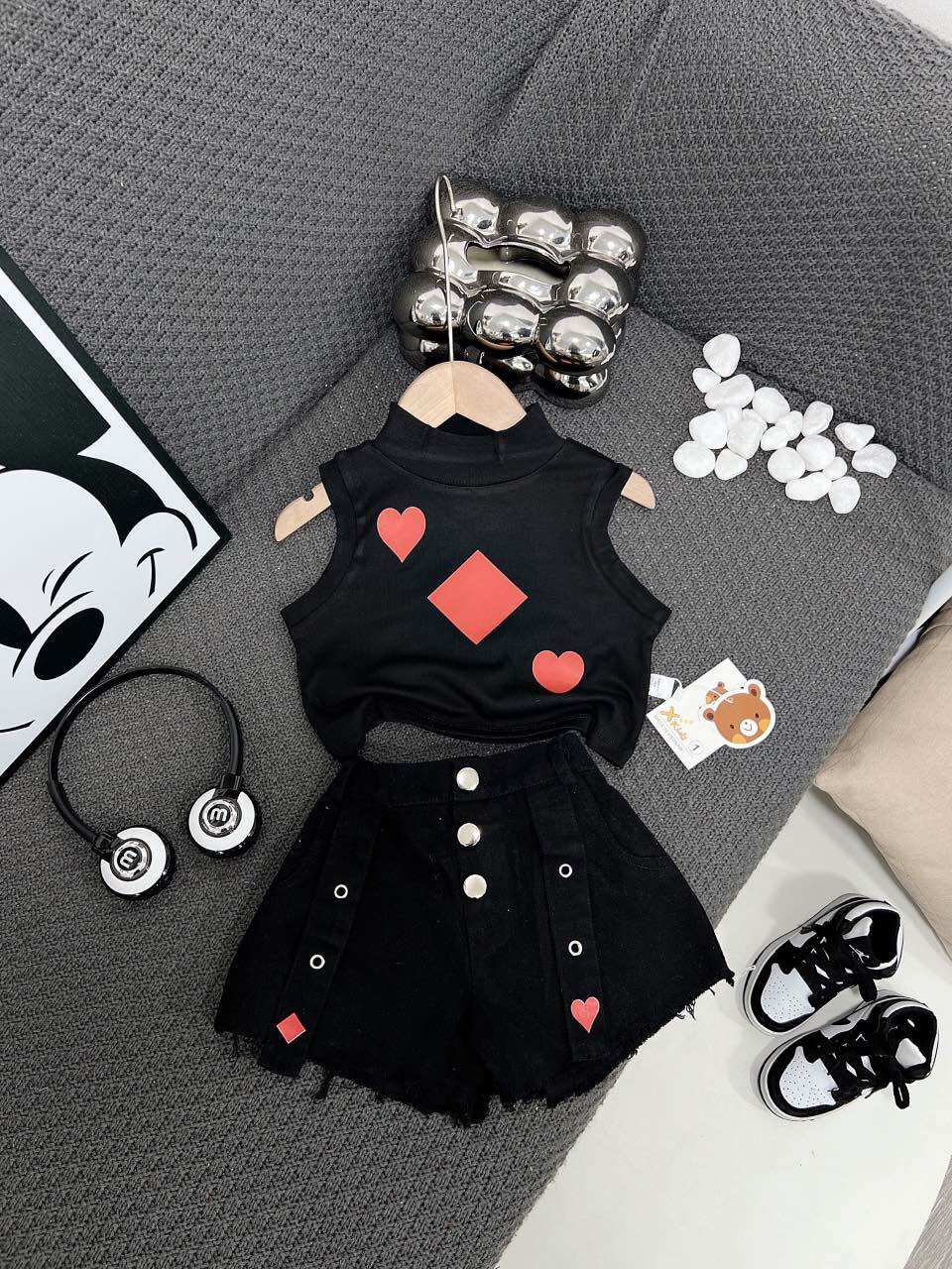 Set bộ áo thun quần jean 2 màu đen trắng siêu cưng bé gái