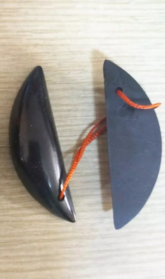 Cặp Đồng Keo xin quẻ âm dương