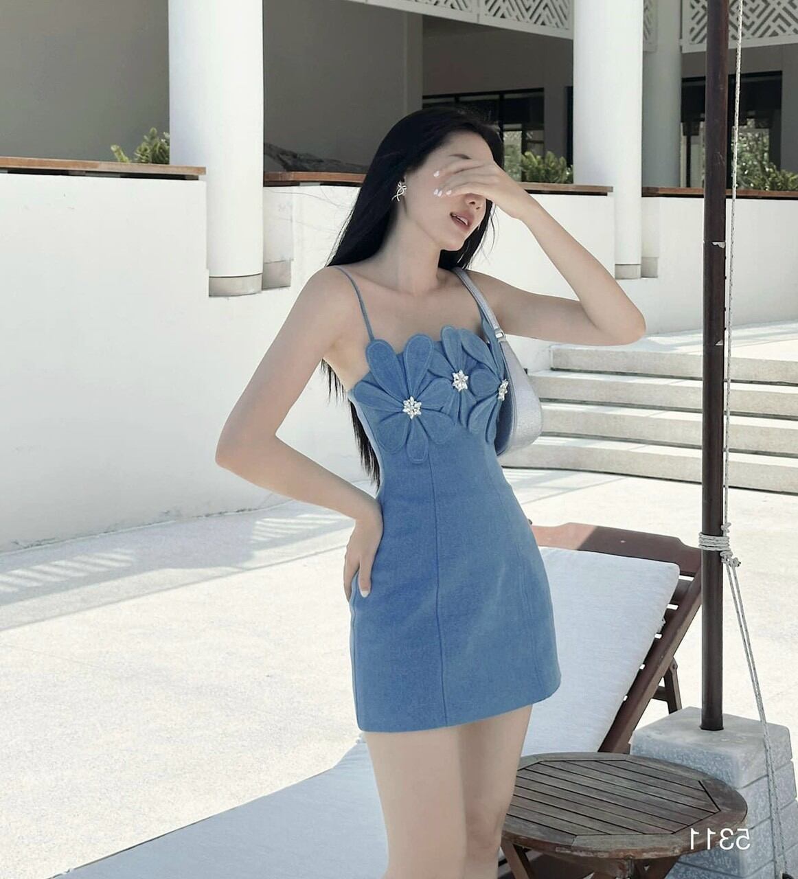 ĐẦM 2 DÂY JEAN HOA TRƯỚC NGỰC