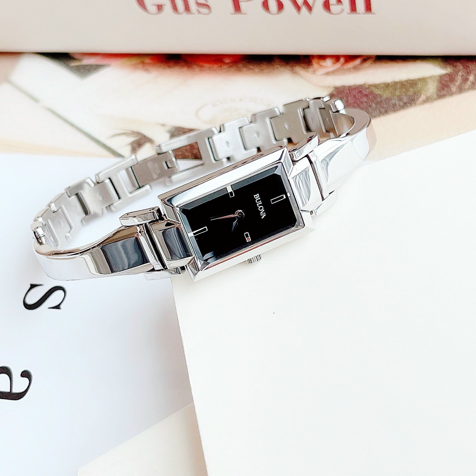 Đồng hồ nữ Bulova, size 20x15mm