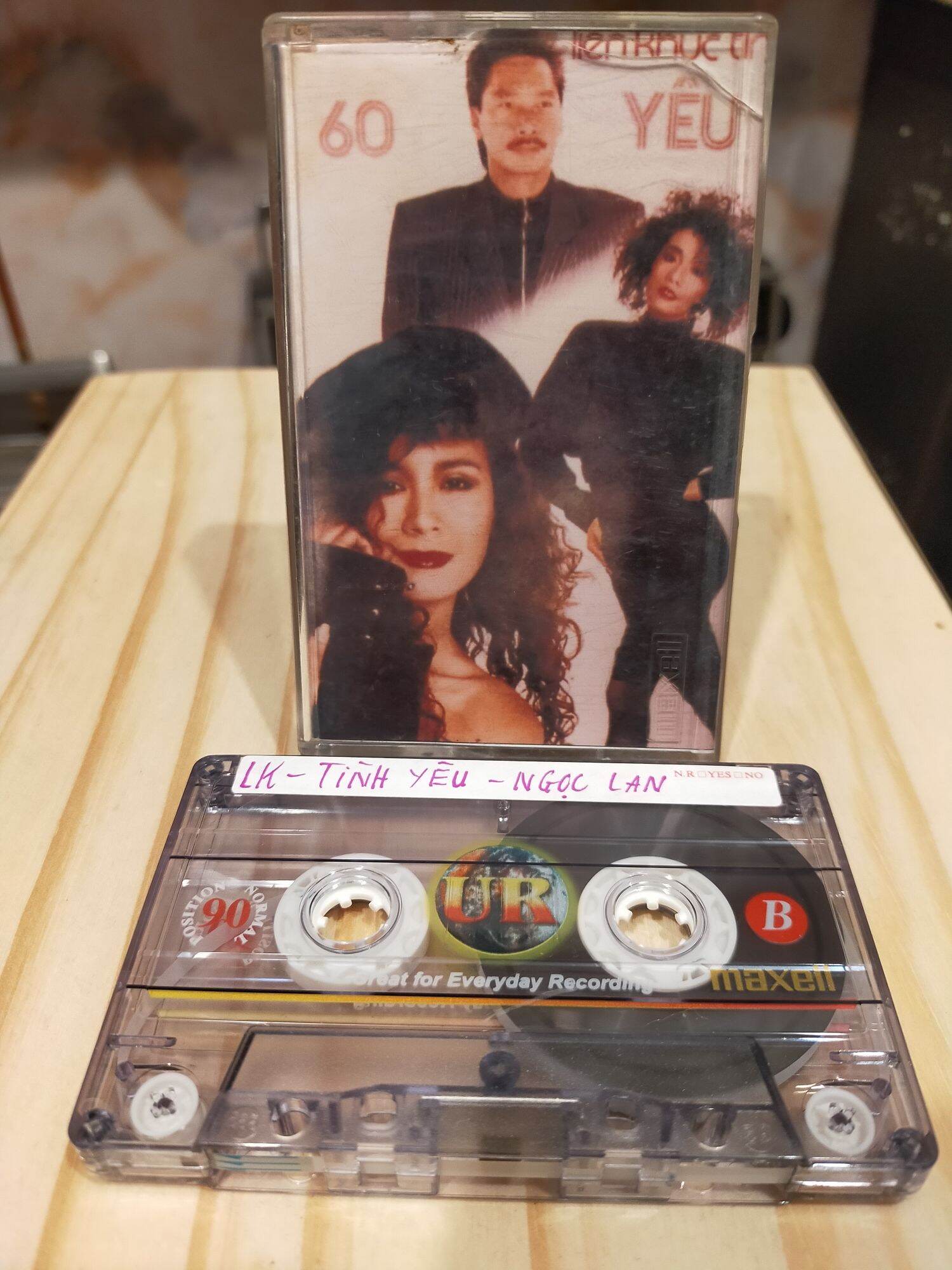 1 băng cassette maxell UR 90s liên khúc tình yêu( lưu ý: đây là băng cũ