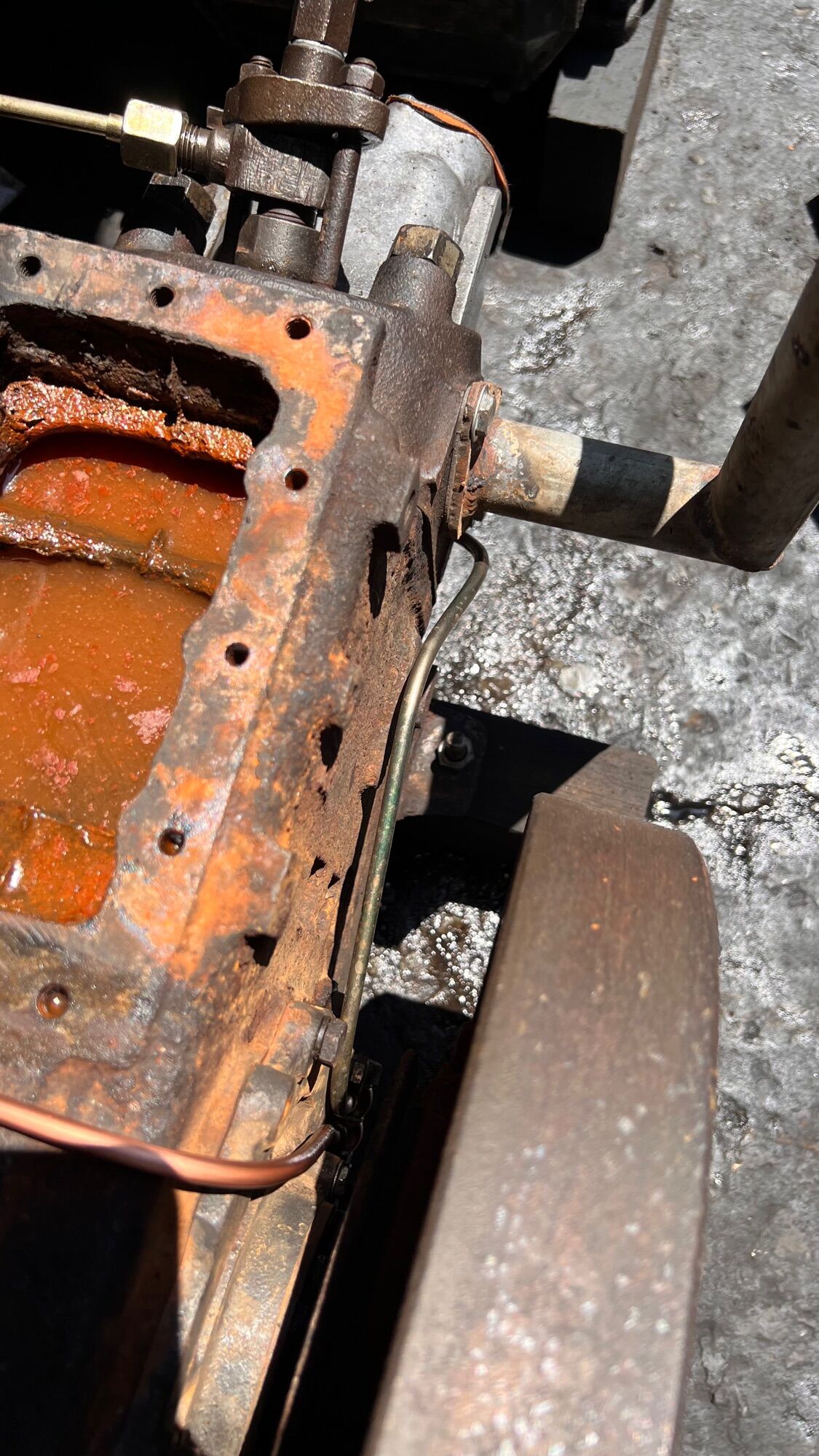 Ống nhớt máy D9,D10 R185