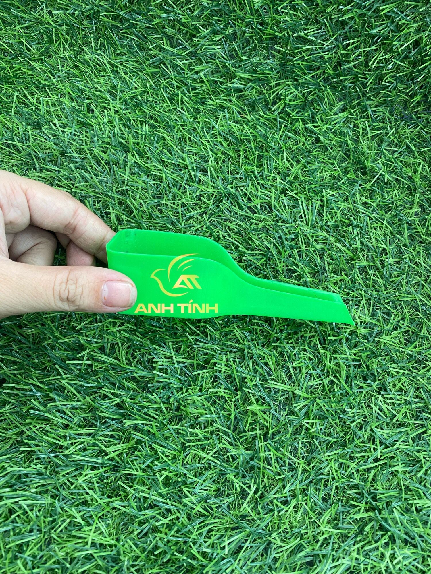 Muỗng múc cám cho chim