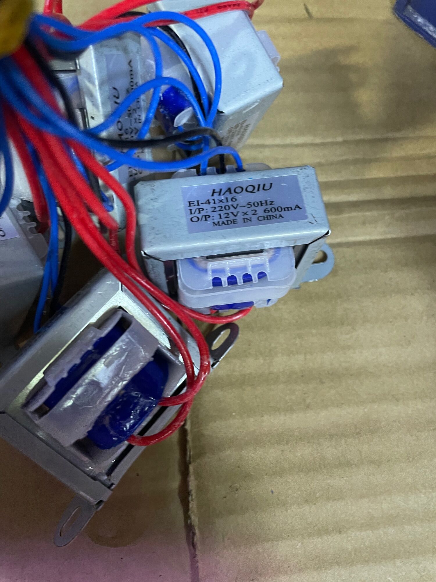 Biến áp đối xứng 12V 600mA