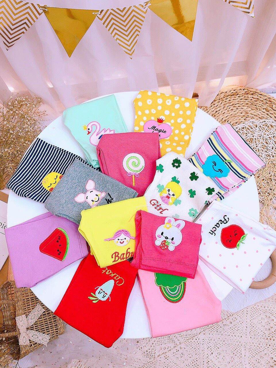 Quần legging lửng thêu hình cho bé gái (1 cái)