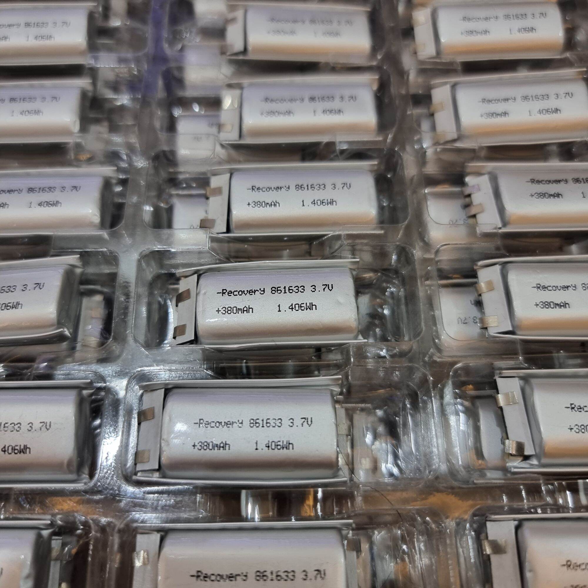 Pin lithium polymer 3.7v 861633 380mah
không mạch bảo vệ