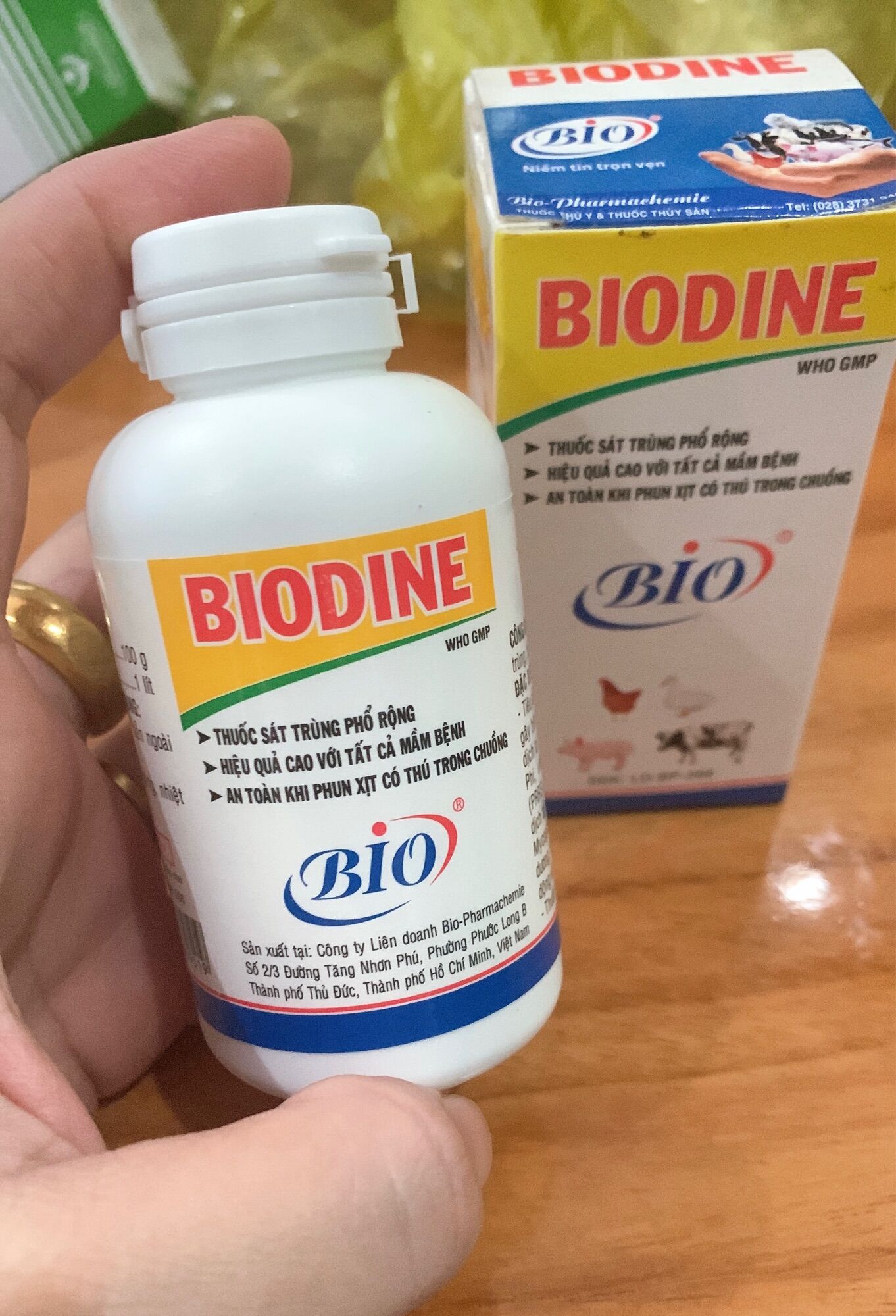 1 Chai Xịt sát trùng chuồng trại.