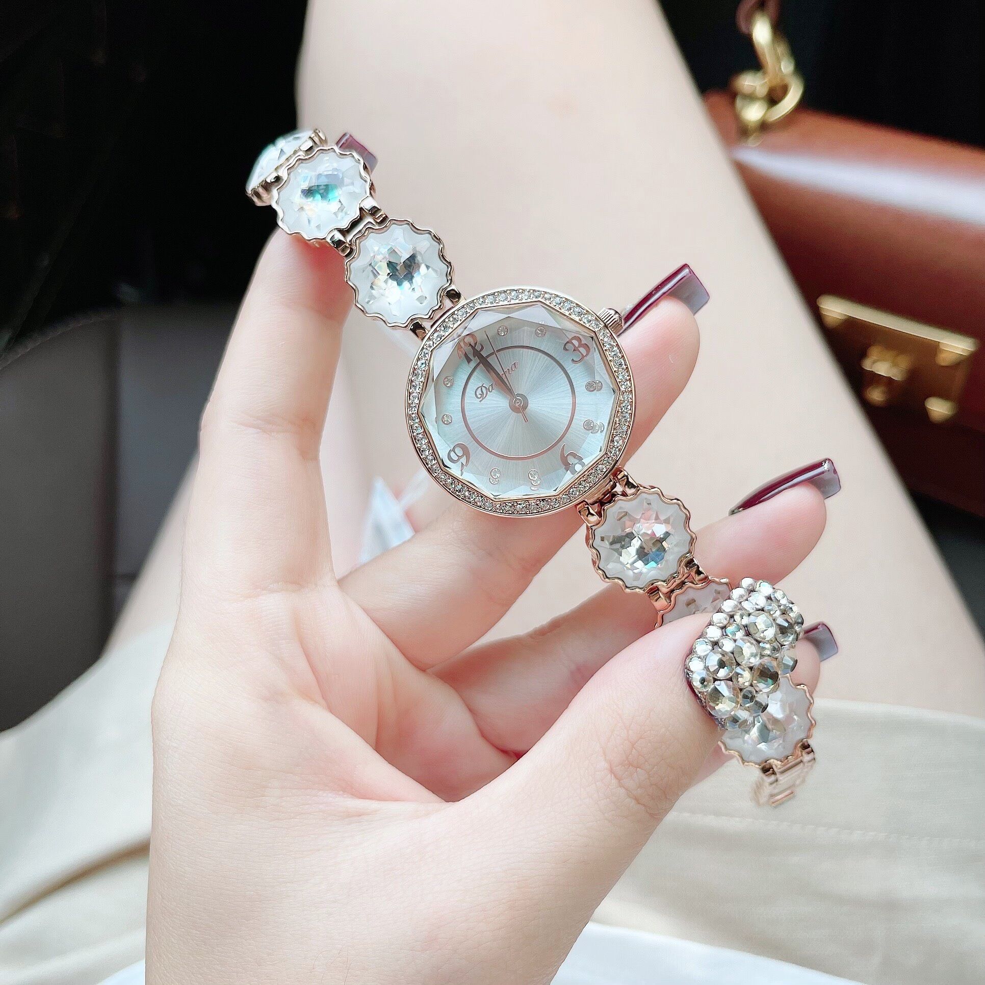 Đồng Hồ Nữ Davena New