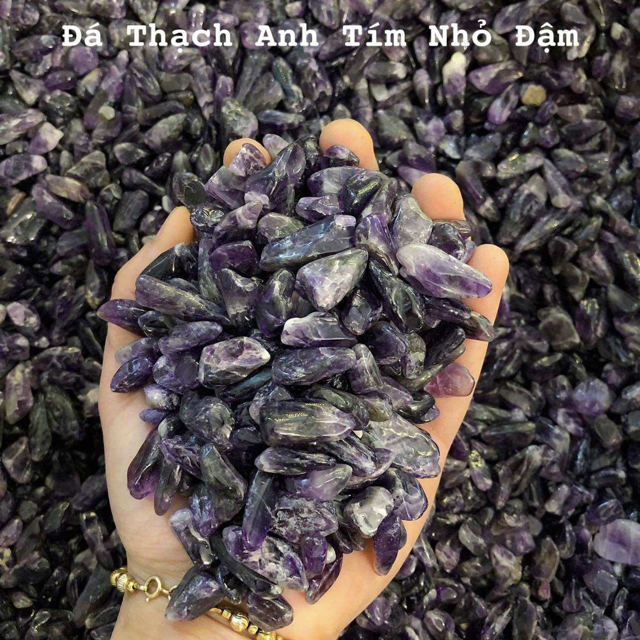 Đá vụn thạch anh ngũ sắc trang trí rải nền nhà phong thuỷ