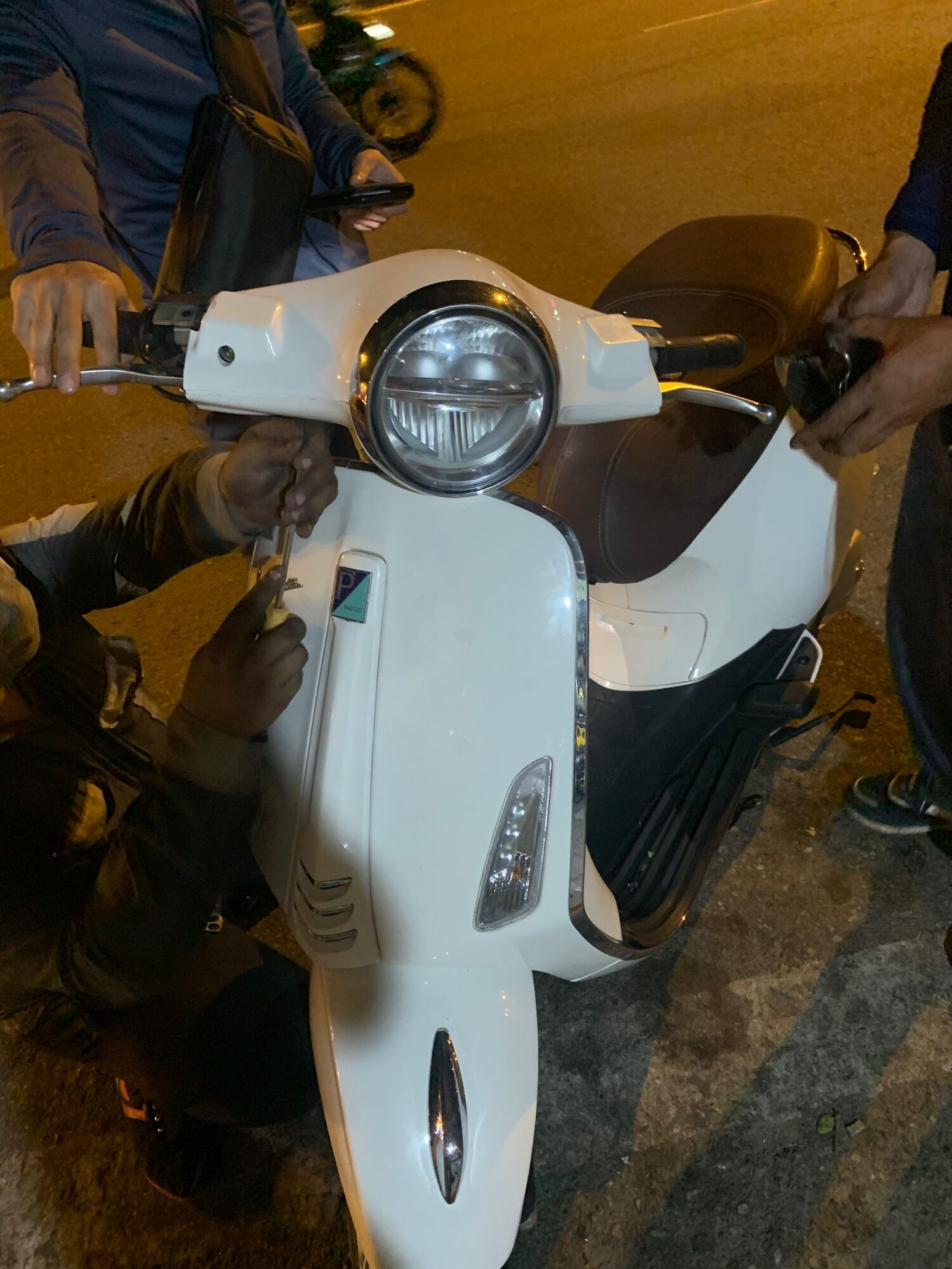 Pha led 2 tầng vespa prima
