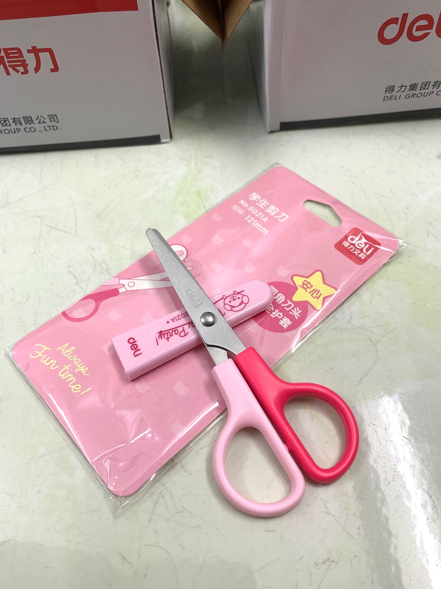 Kéo cắt thủ công dùng cho học sinh có náp đậy mũi kéo