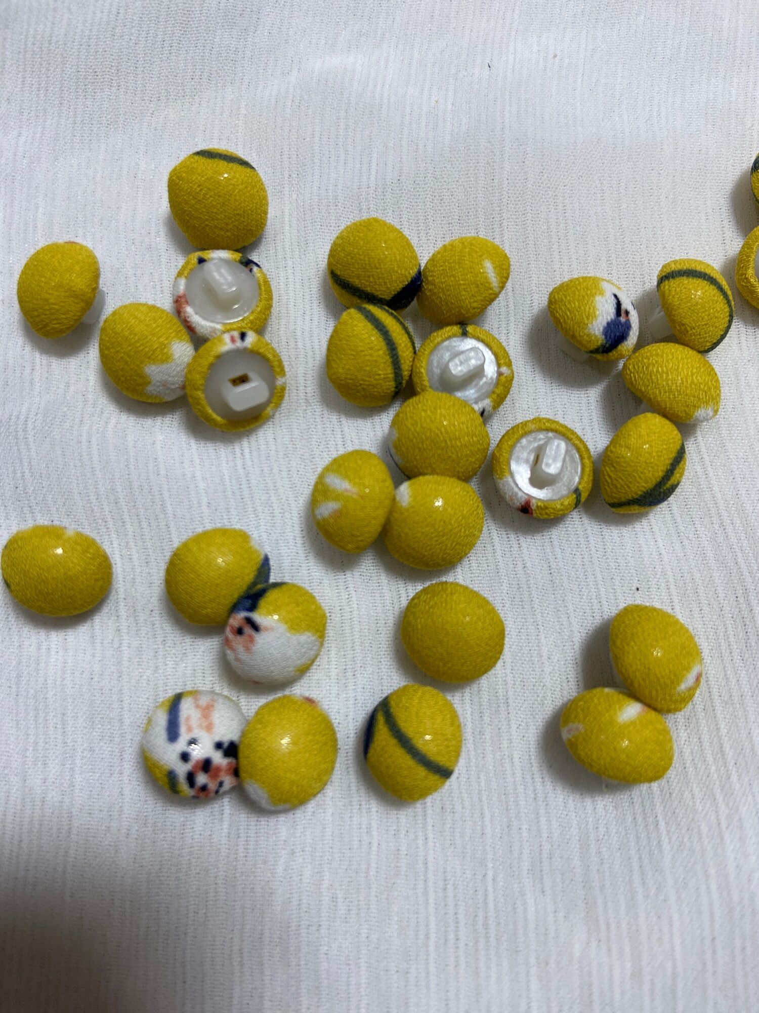 20 Nút bọc màu vàng chanh 1cm làm nút trang trí làm thủ công