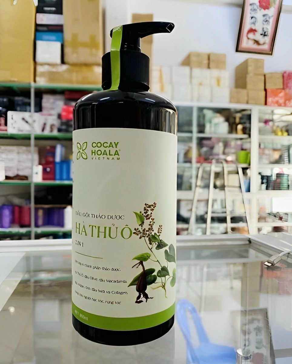Dầu gội hà thủ ô 800ml đen  tóc chậm lão hoá tóc