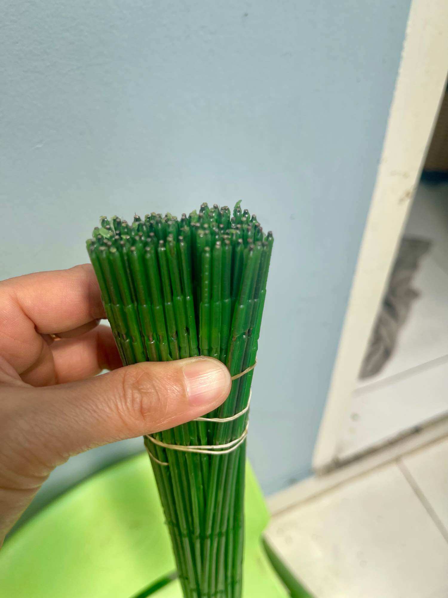 Cành nhựa thân cây 40cm -1 bó 90-100cây