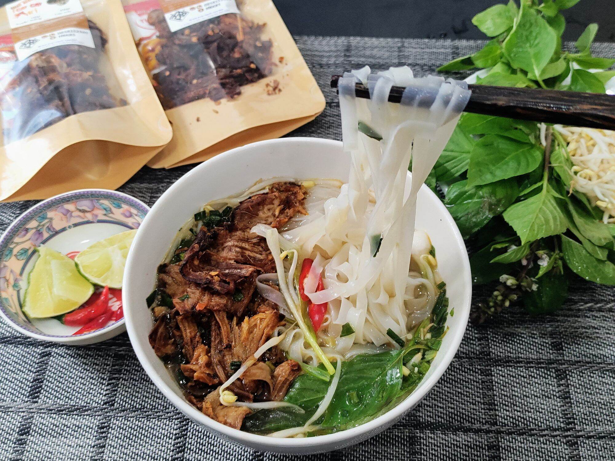 Khô nấm lá chanh cay cay