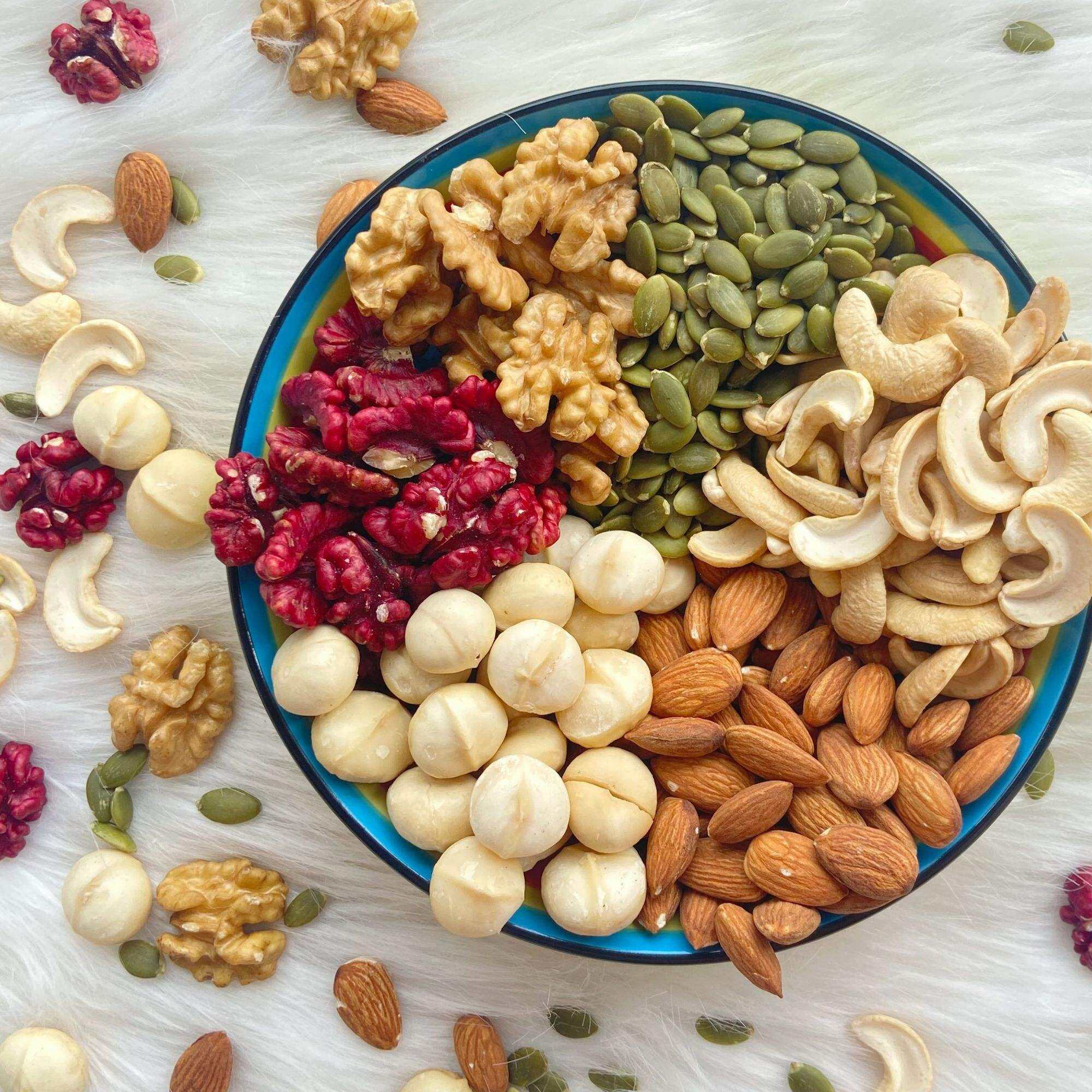 MIX NUTS GỒM 6 LOẠI HẠT CAO CẤP NGUYÊN VỊ (KHÔNG CÓ TRÁI CÂY SẤY) HẠT MIX GỒM MACCA, HẠNH NHÂN, HẠT ĐIỀU, ÓC CHÓ, HẠT BÍ, MẮC CA, NGŨ CỐC GRANOLA