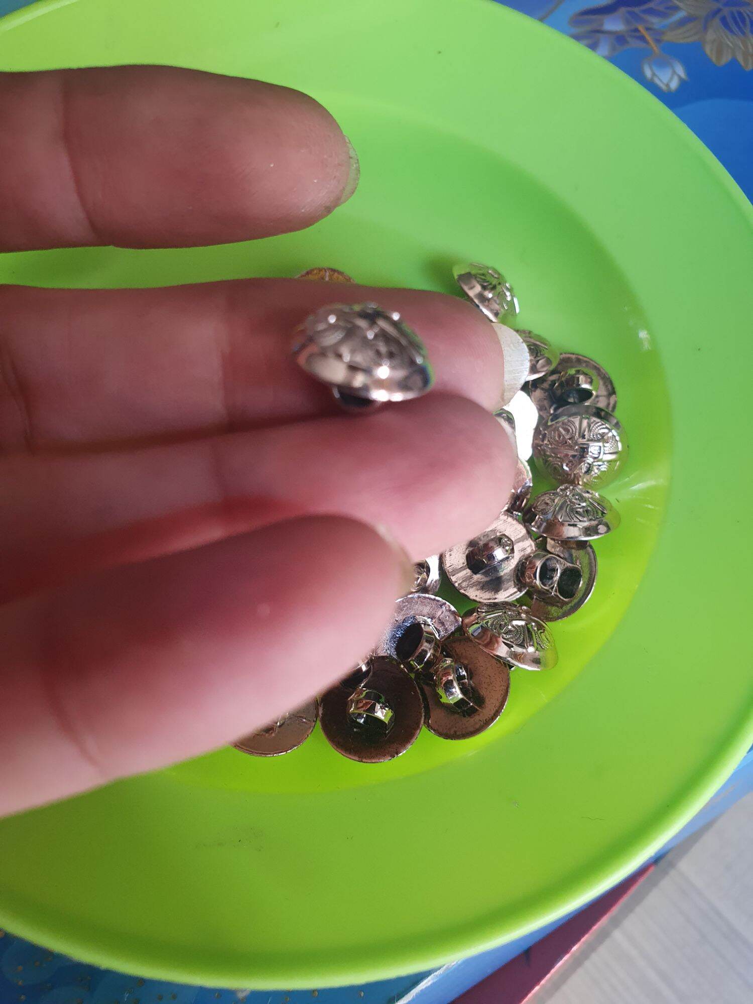 NÚT SƠ MI CHÂN CAO 12mm (túi 50 nút)