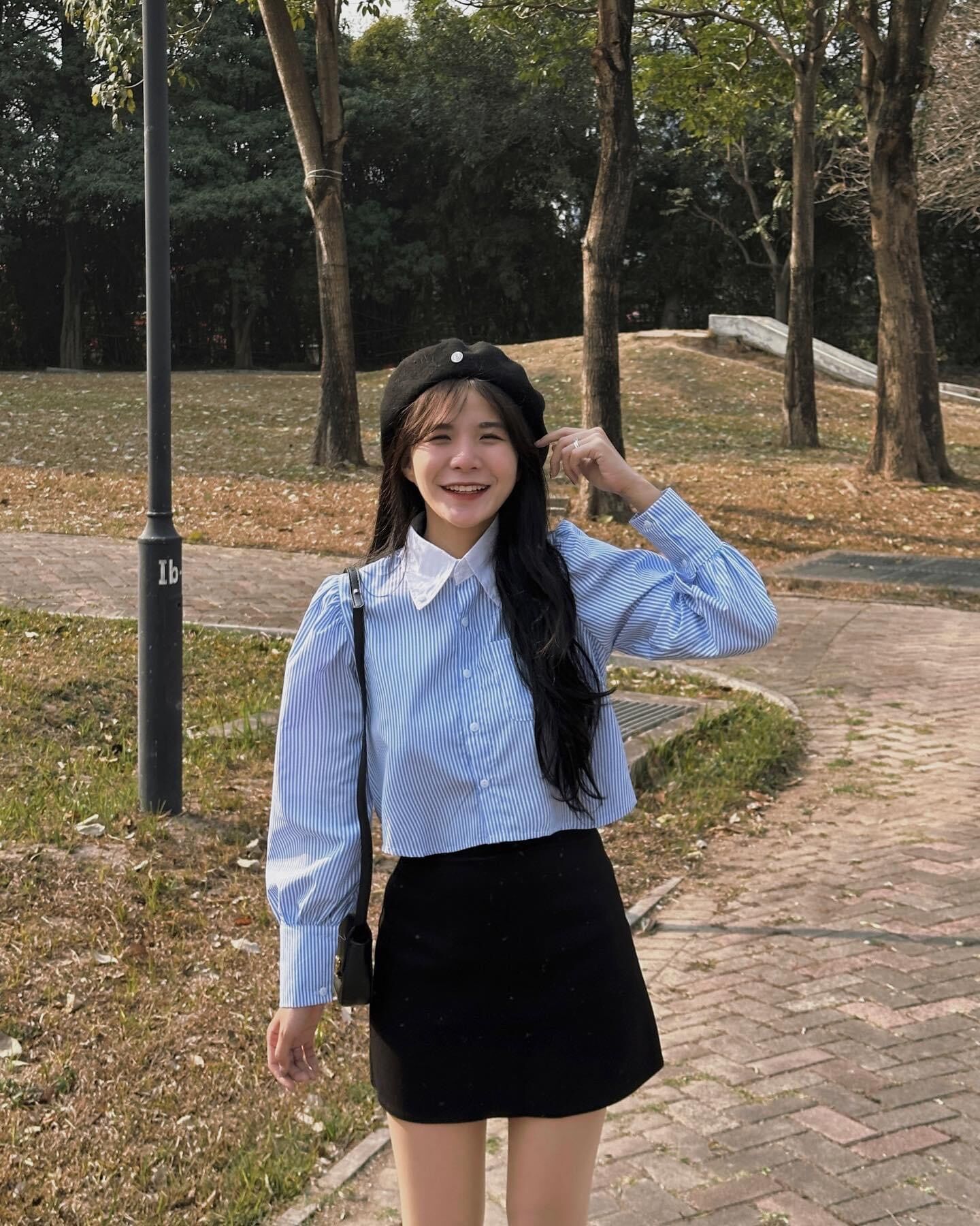 Áo sơ mi croptop kẻ nhí phối cổ trắng chất không nhăn - Lumii
