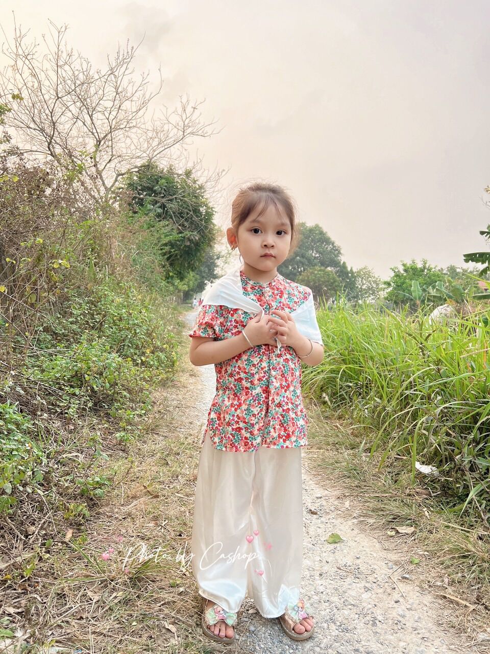 Set bà ba hoa lụa kèm khăn cho bé gái