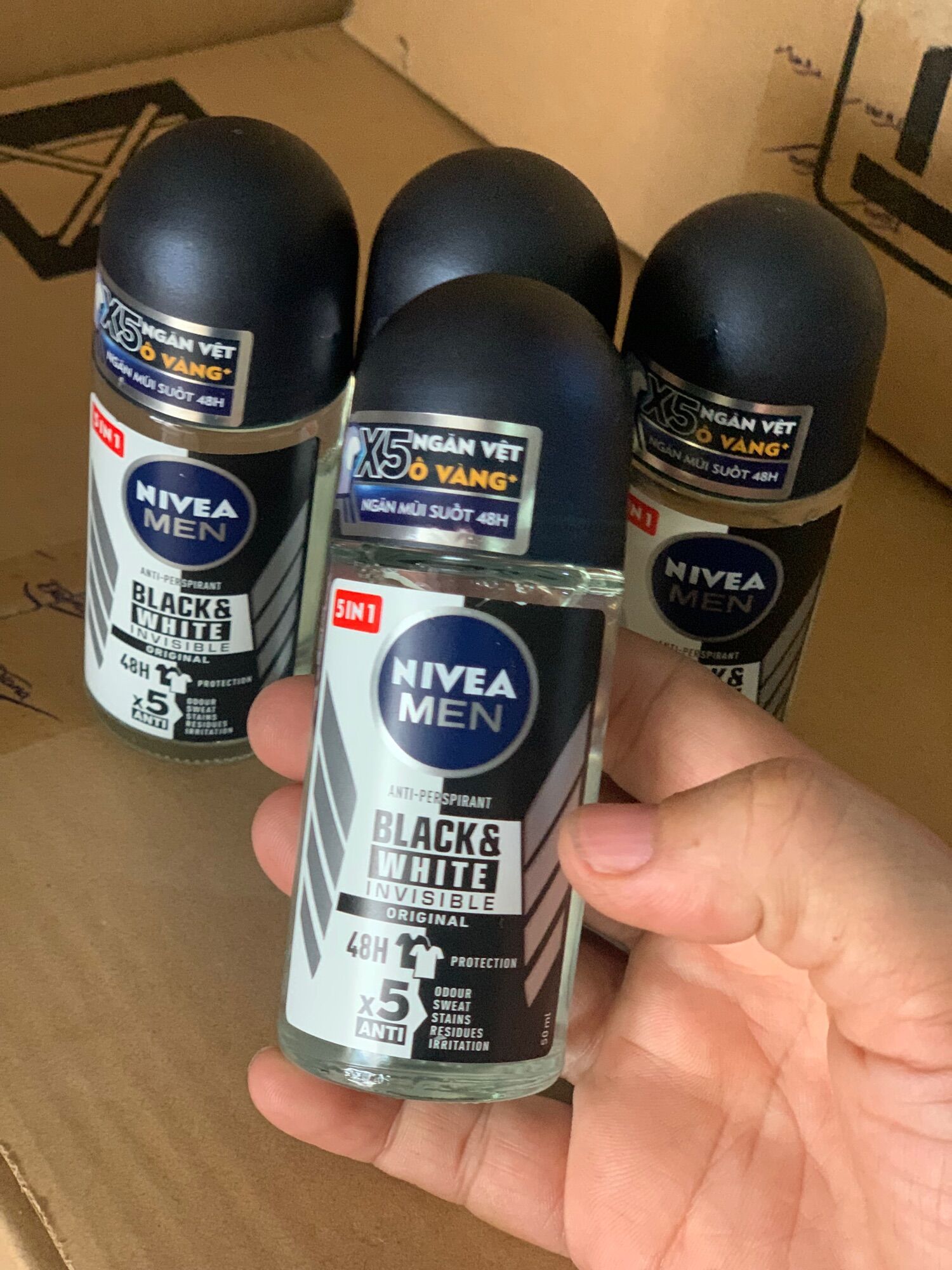 Lăn Khử Mùi Nivea Men Invisible For Black & White 50ml