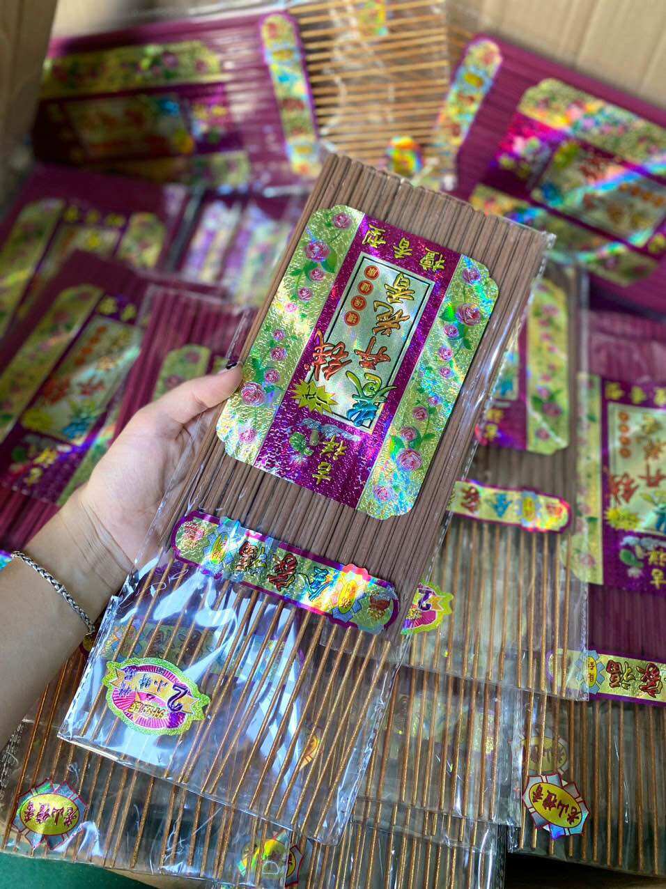 Nhang thơm kéo khách nở hoa Phú quý