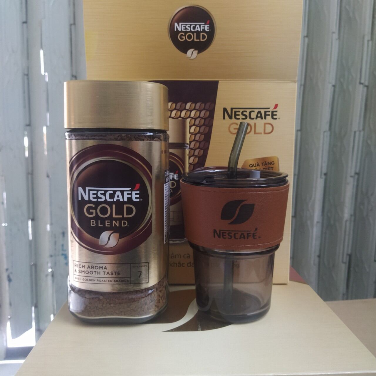 [Bộ quà tặng] NESCAFE GOLD NHẬP KHẨU ANH + LY CAO CẤP 200g