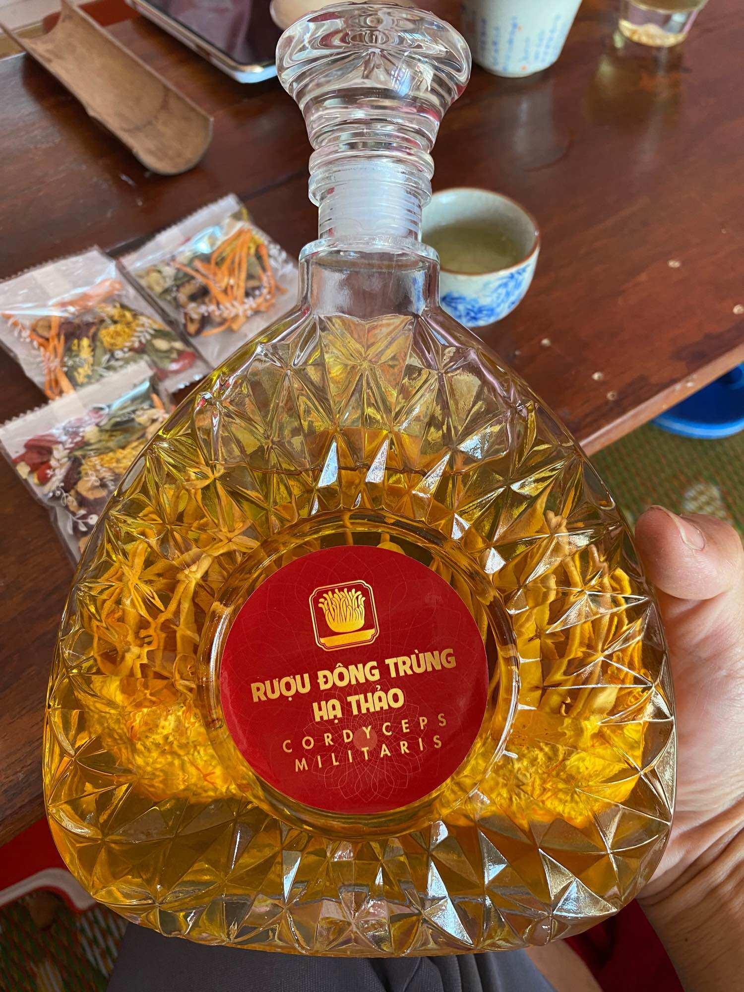 Rượu đông trùng hạ thảo (750ml)