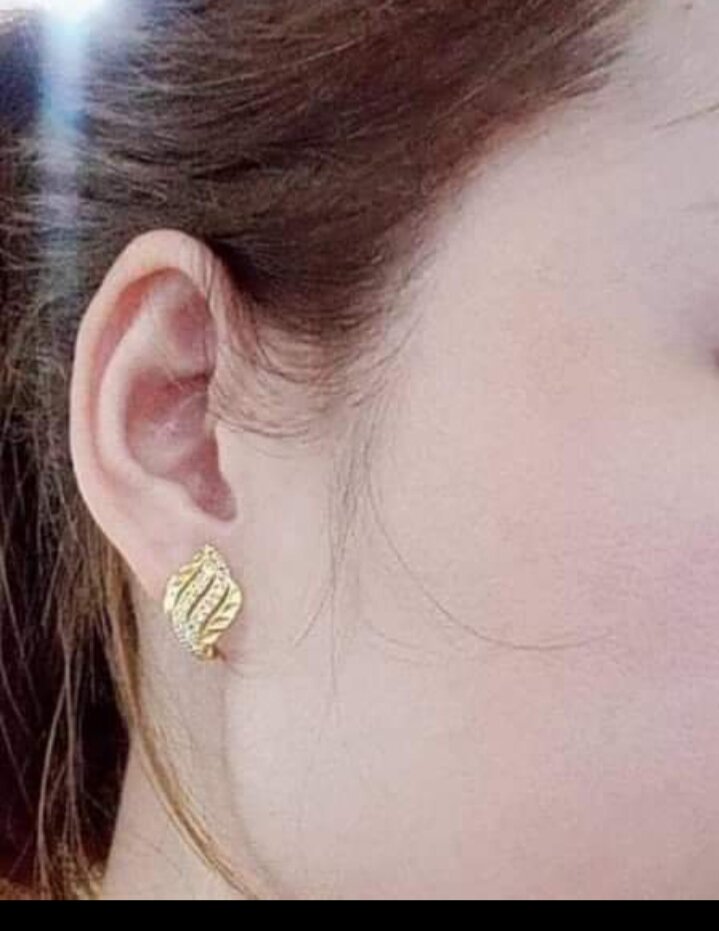 1 đôi bông tai kèm quà tặng nhẫn nữ