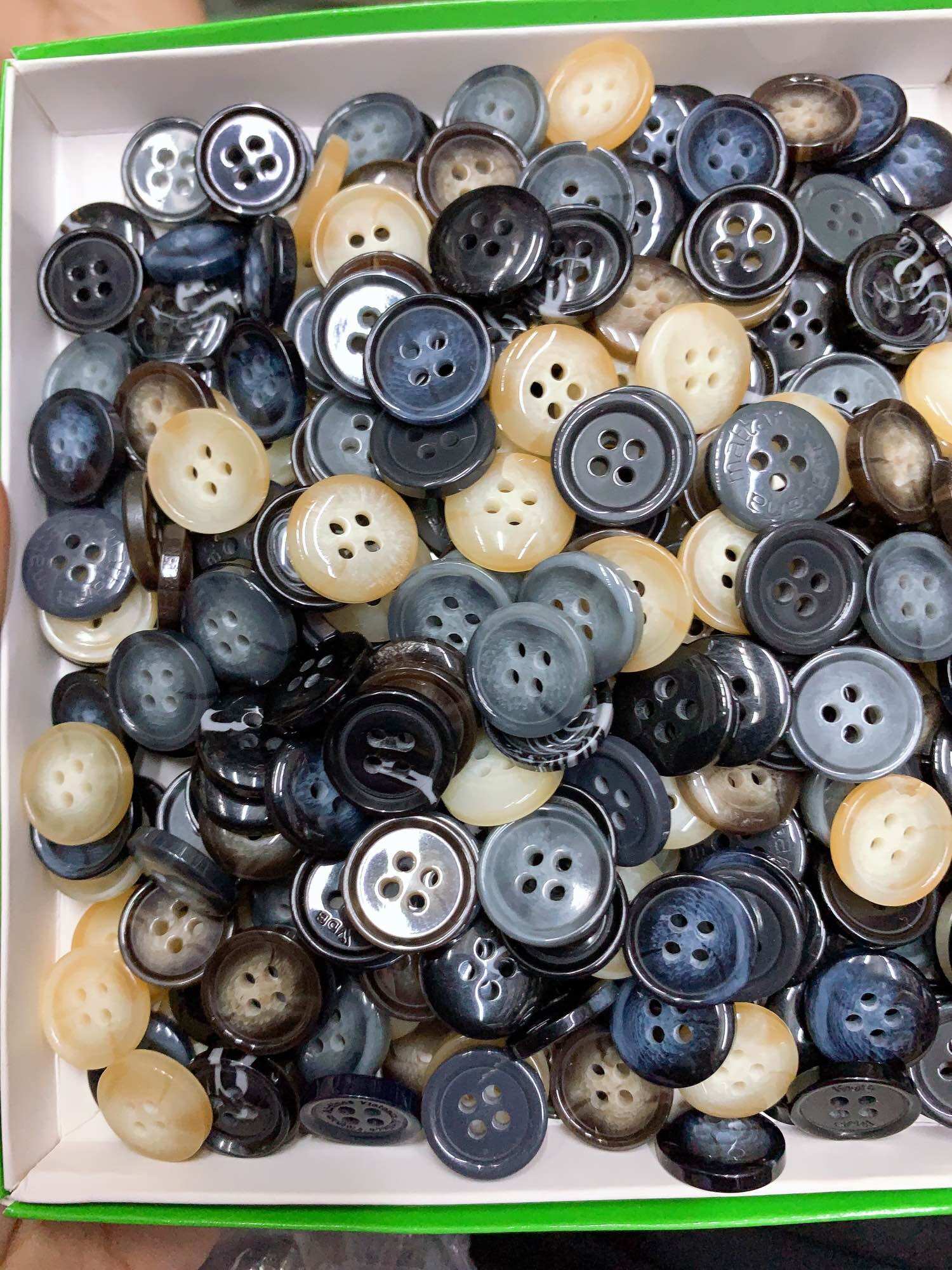 Nút quần tây vân thủy 15mm.
