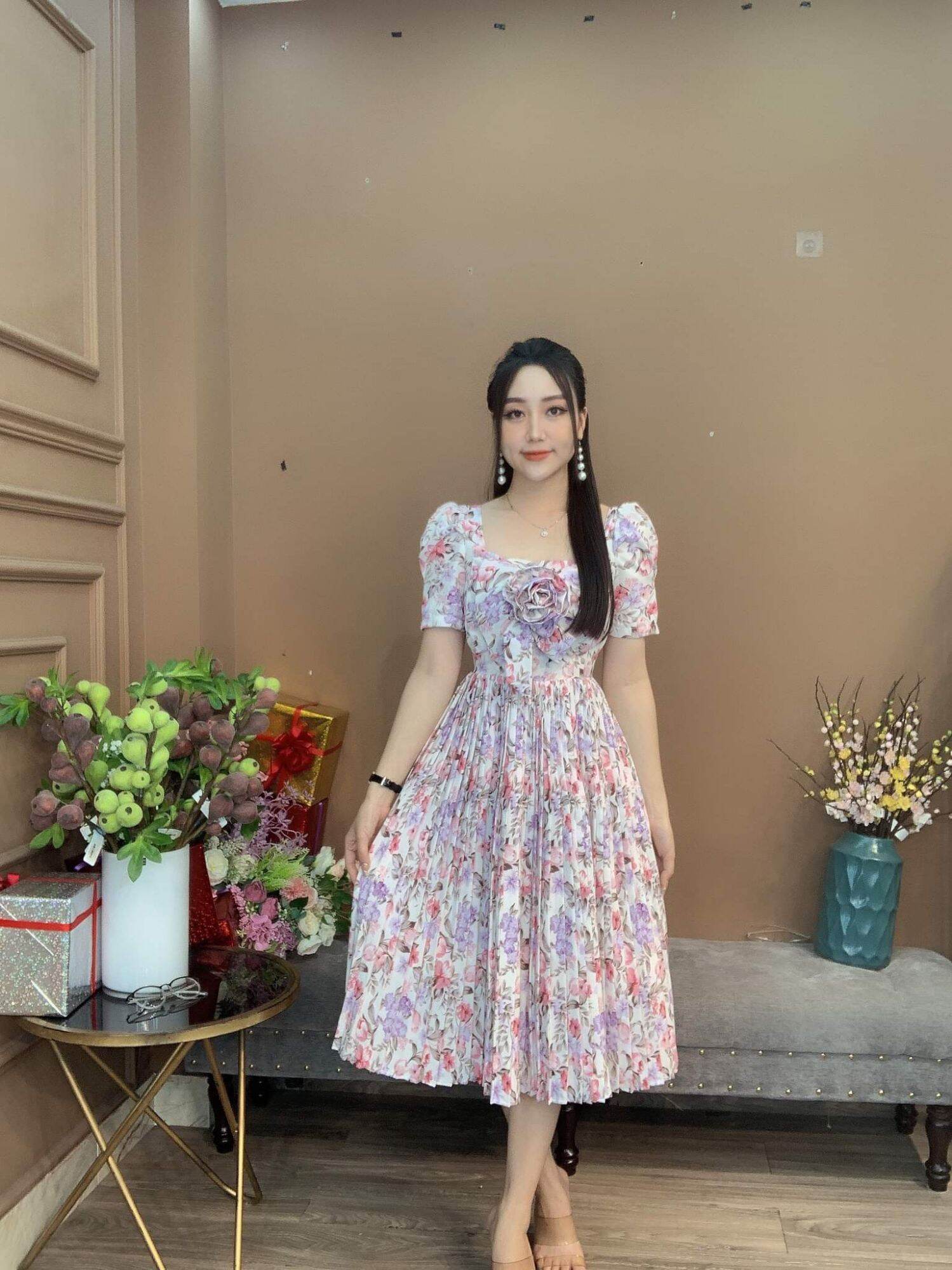 ĐẦM DẬP LY CỔ VUÔNG PHỐI HOA TÔN DÁNG