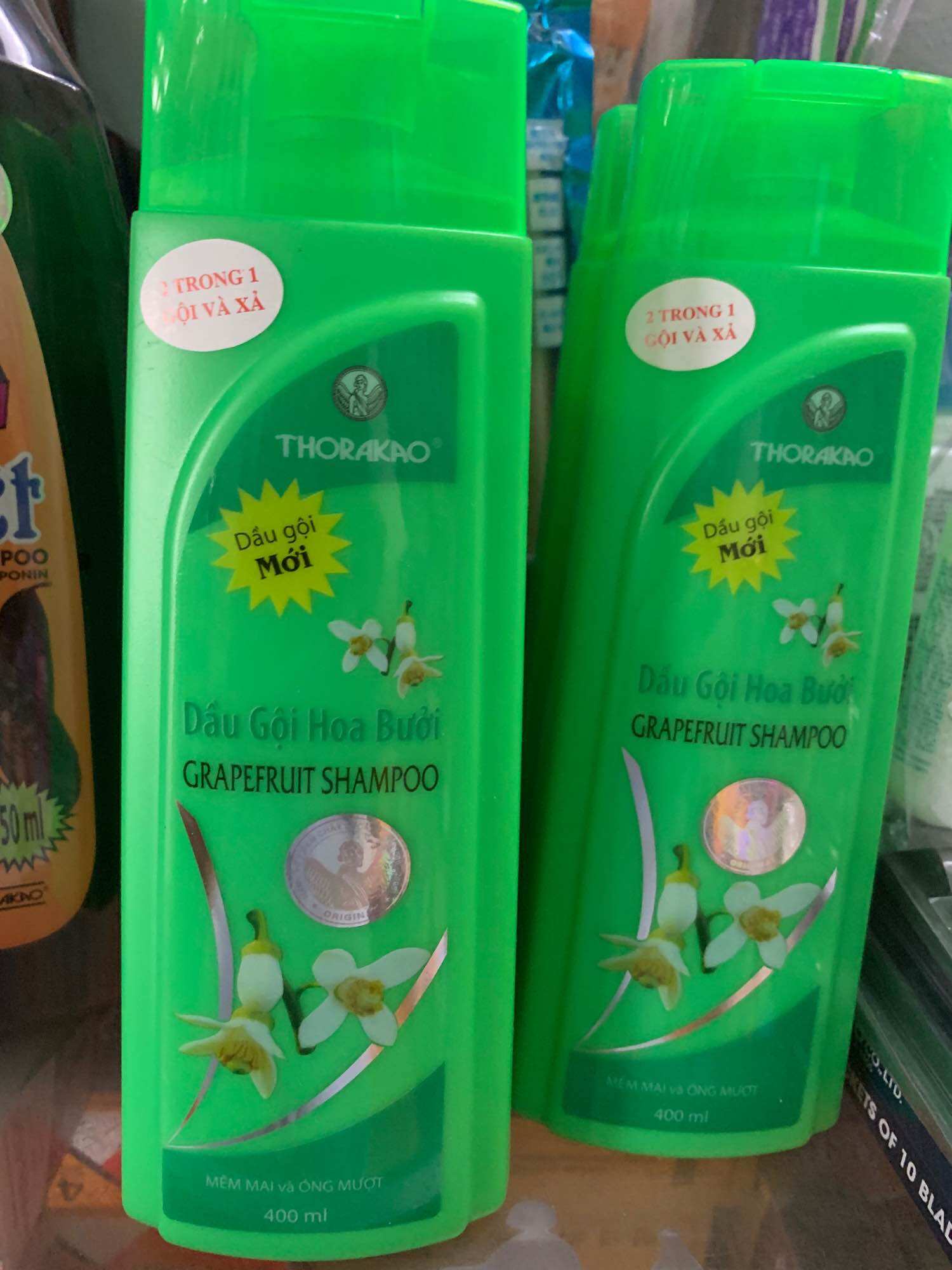 Dầu gội Hoa Bưởi Thorakao màu xanh ngăn rụng tóc sạch gàu 400ml