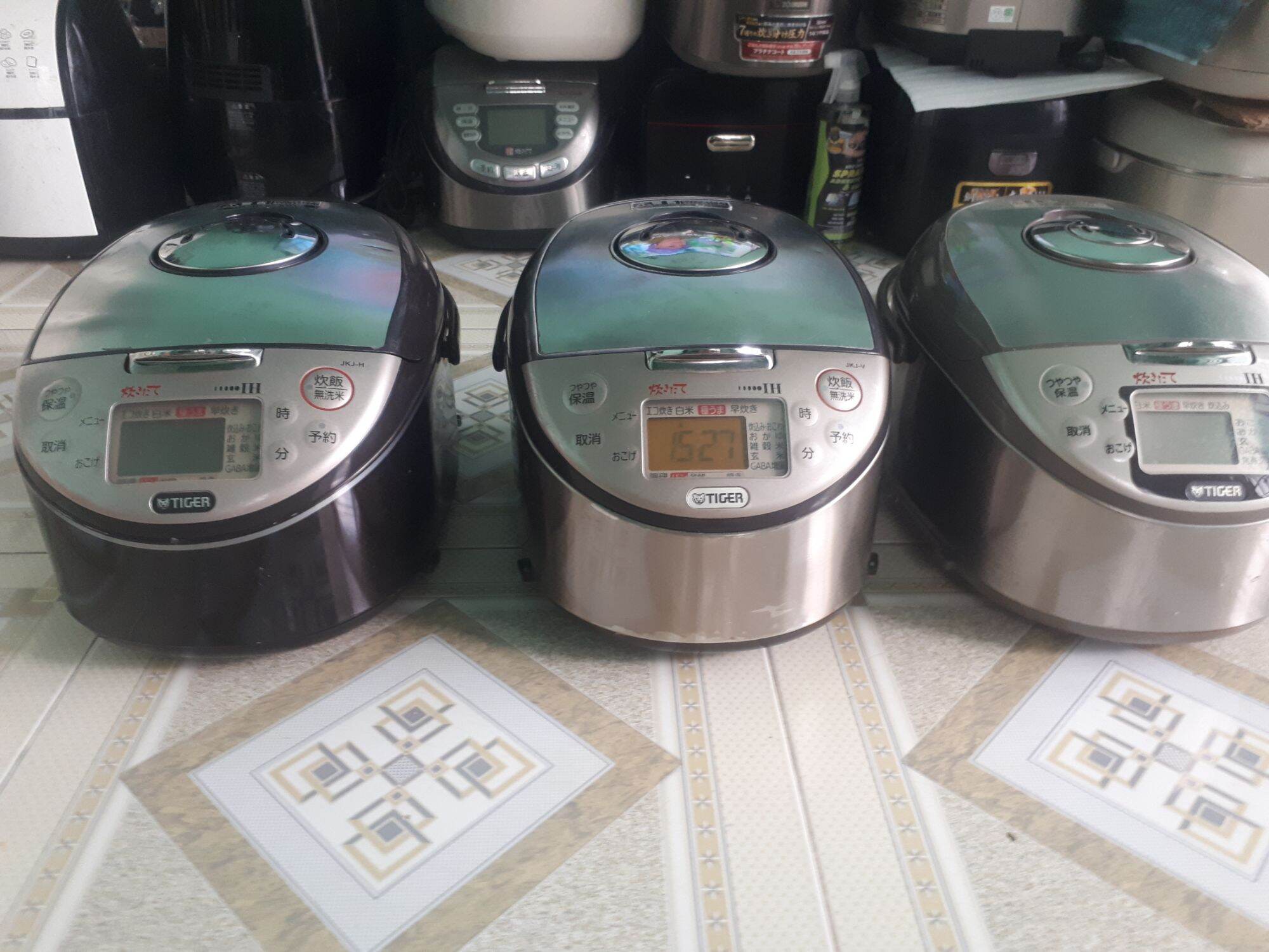 Nồi cơm nội địa nhật cao tần tiger 1 lít ,nấu được cơm cháy,điện 100v,đã qua sử dụng, bảo hành 12 có bán cục đổi nguồn trong gian hàng,