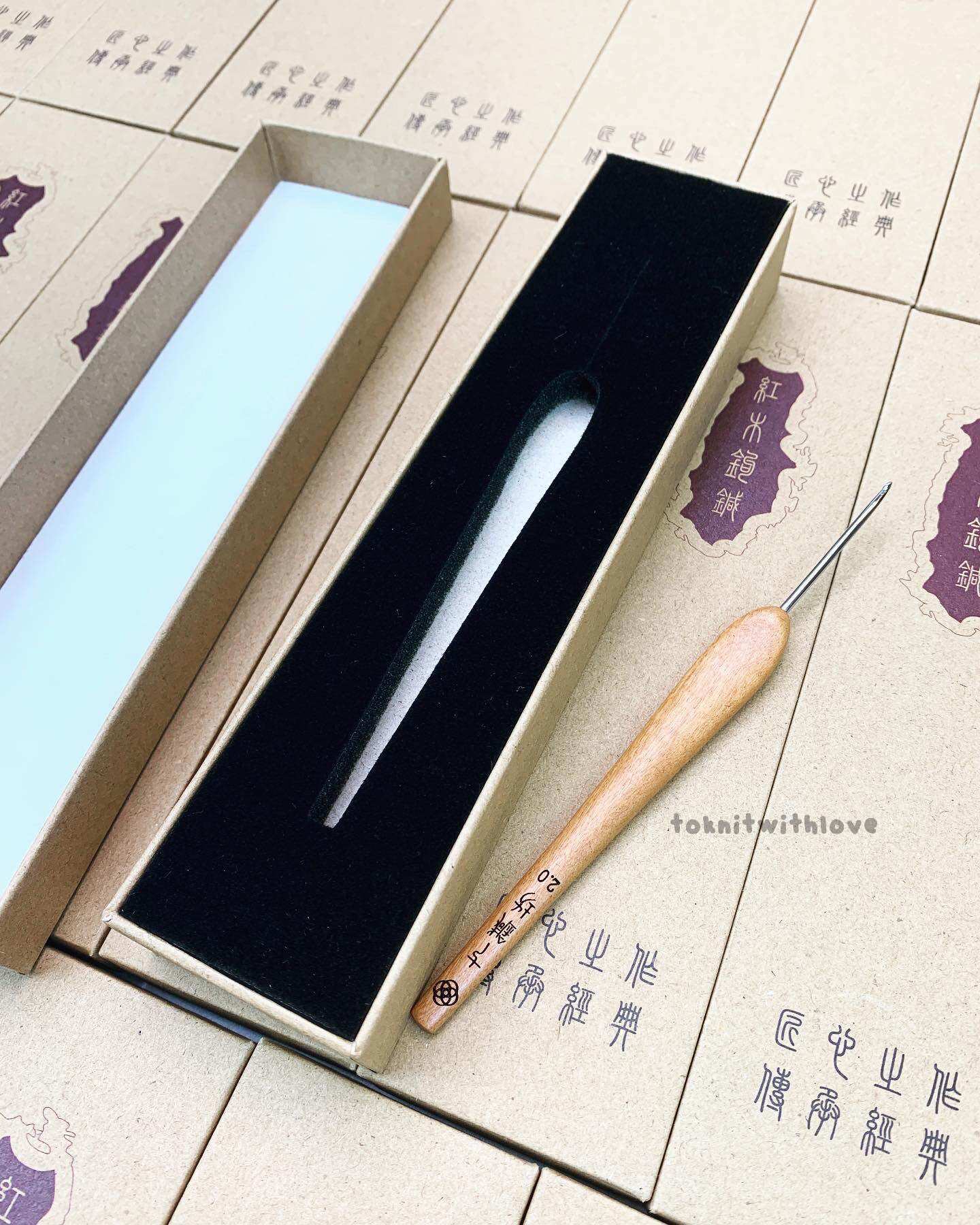Soft Magnetic needle wool hook, curved design, wood handle, stainless steel tip, super hook